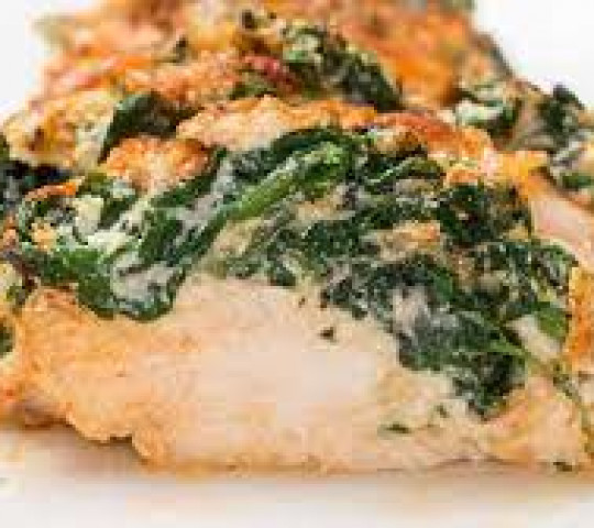 Грудка куриная запеченная со шпинатом и сыром